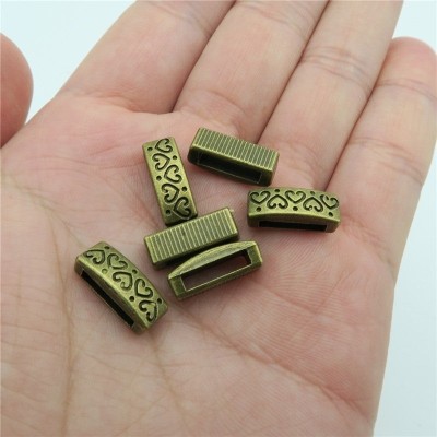 20 pz Per 10mm Piatto In Pelle Ottone Antico Triangolo Cuore Cursore Trovare Gioielli Gioielli D-1-10-82